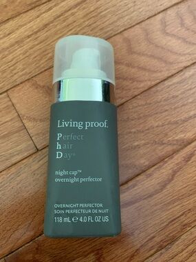 Living proof Perfect Hair Day Night Cap Overnight Perfector - Gray